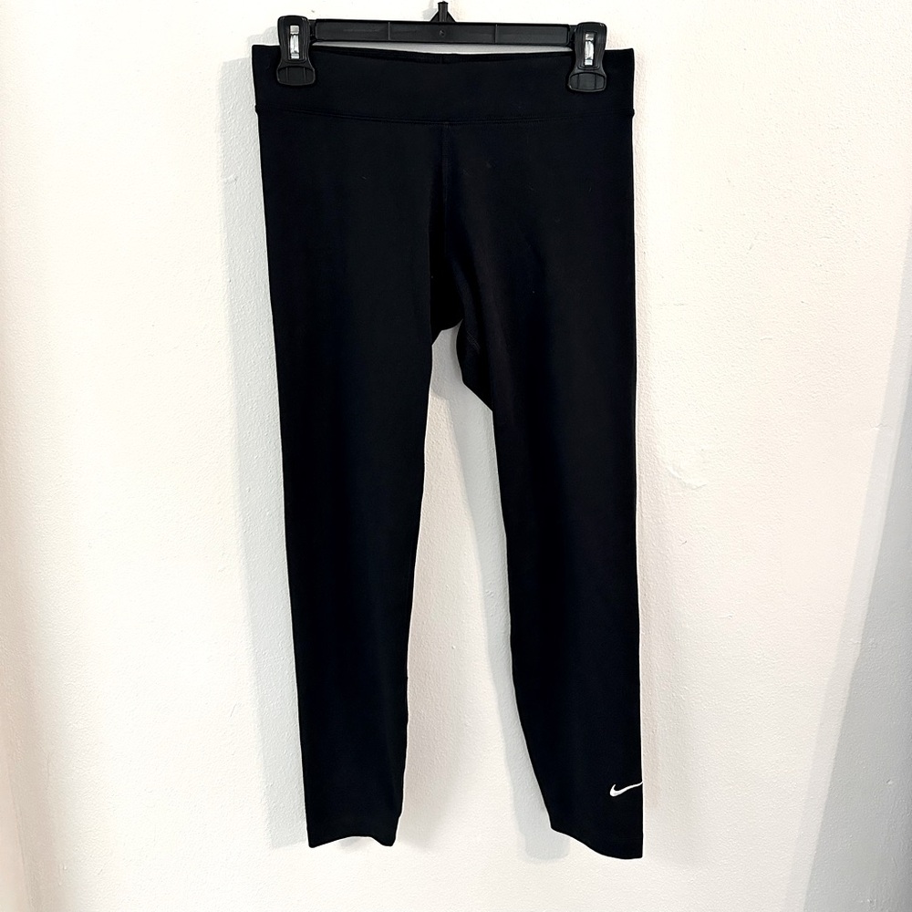 Nike Black Ankle-Length Cropped Leggings